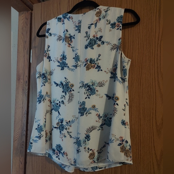 WHITE & BLUE FLOWERED BLOUSE. NWOT - Picture 2 of 4